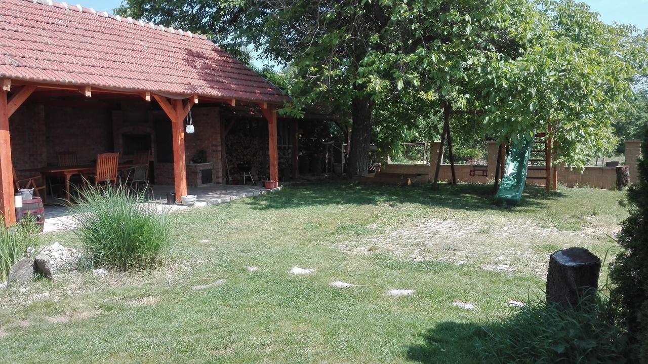 Penzion U Reky Vojkovice  Ngoại thất bức ảnh